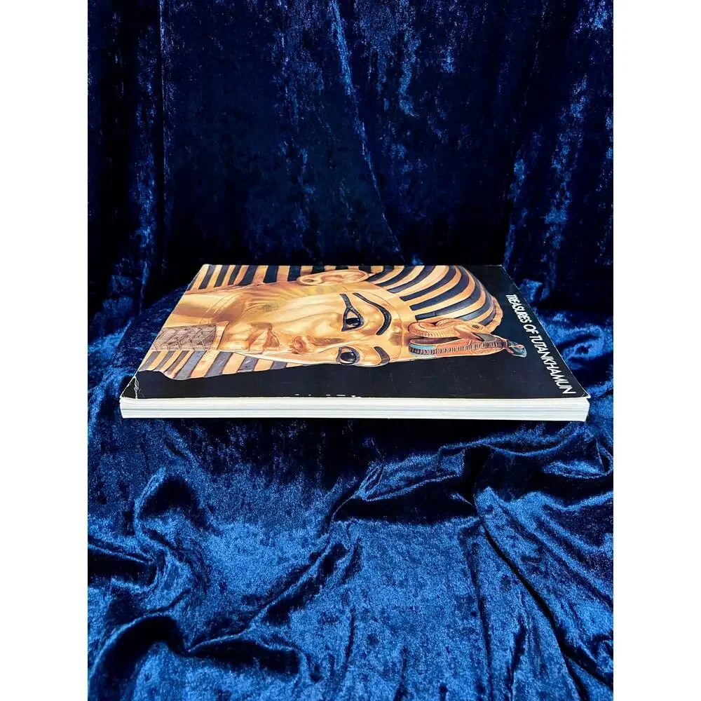 Vintage Treasures of Tutankhamun Exhibition Catalog 1976 Metropolitan Museum